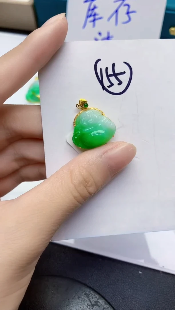 翡翠18K金镶嵌颈饰000000000