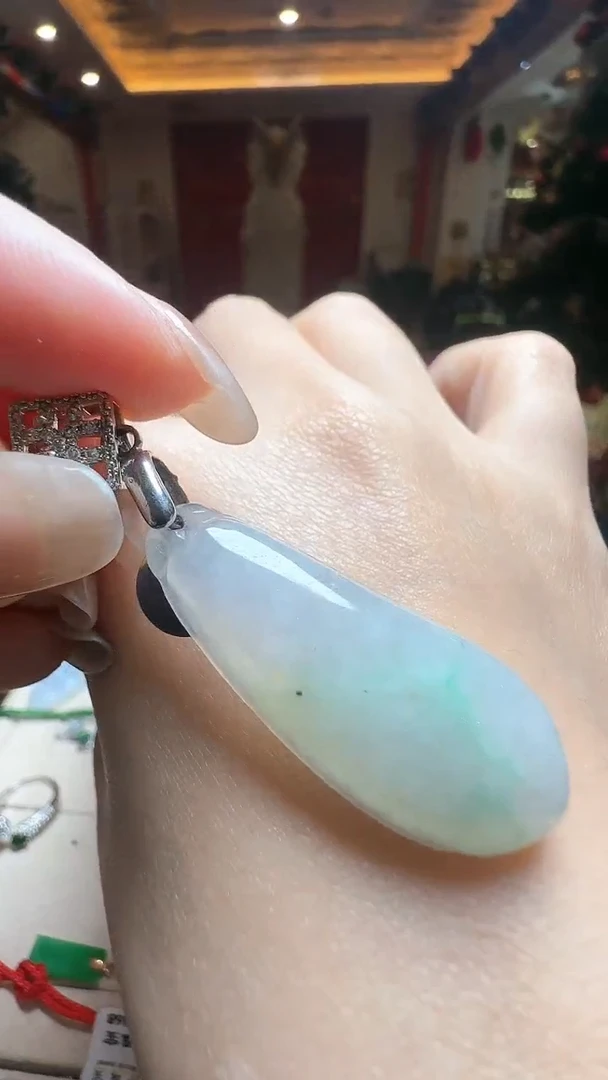 【闪购商品】翡翠吊坠(不含链)未镶嵌翡翠