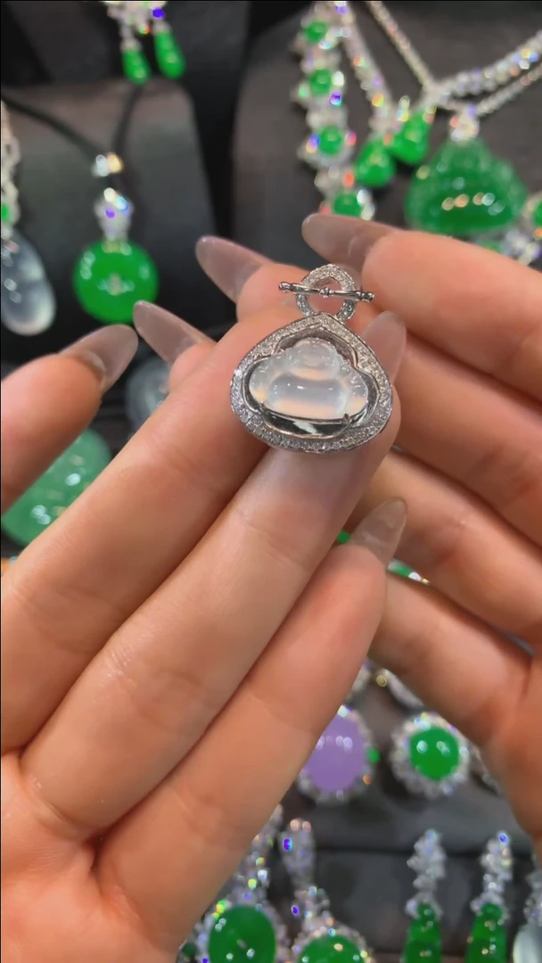 【闪购商品】翡翠戒指18K金镶嵌吊坠