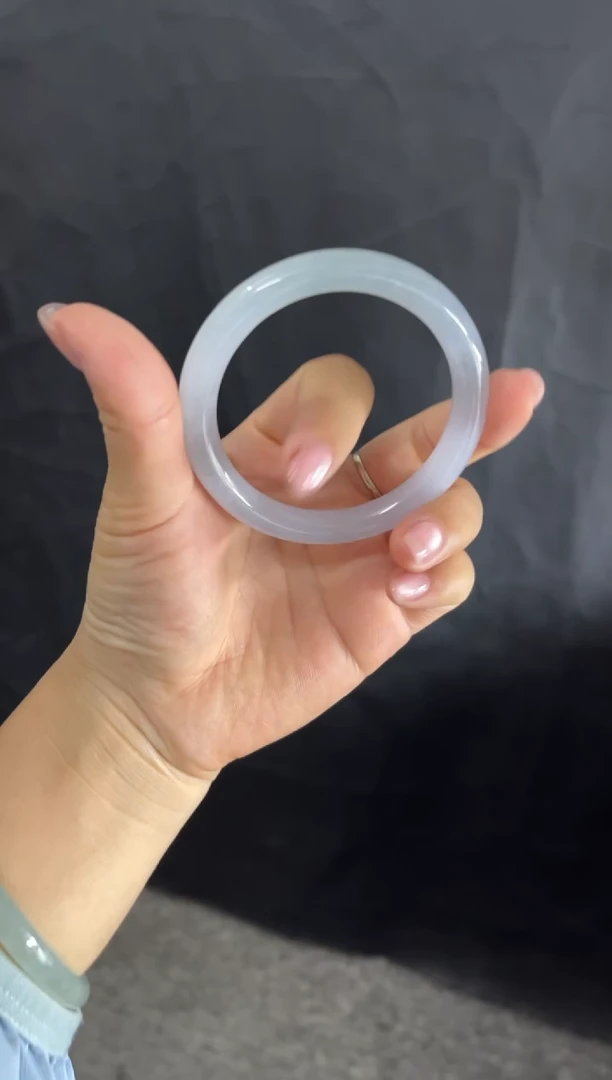 翡翠手镯未镶嵌圆条