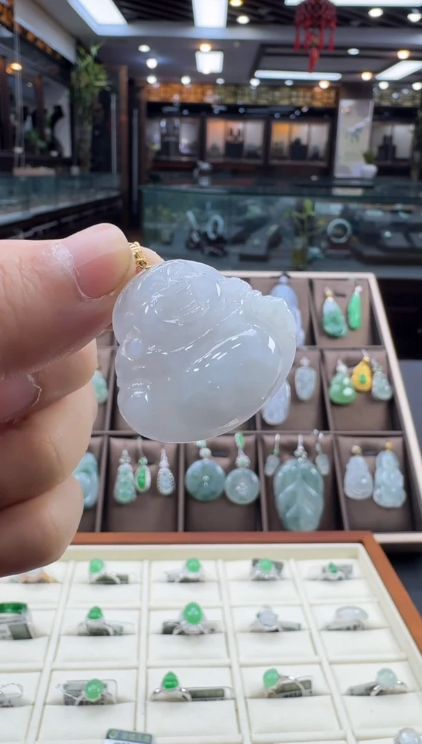 翡翠18K金镶嵌颈饰佛公