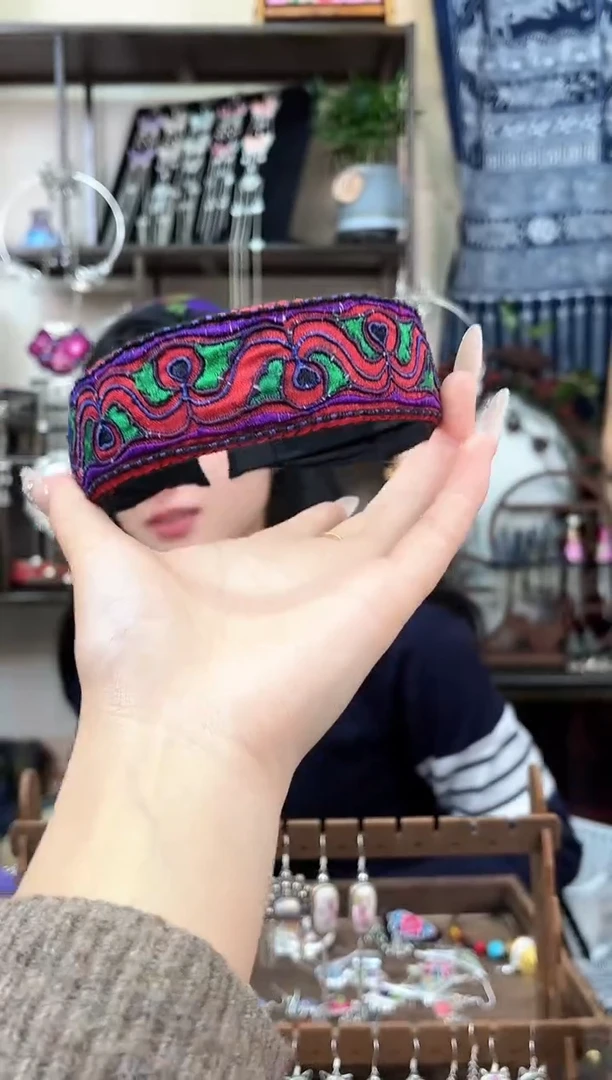 织绣民族风非遗老绣饰品784