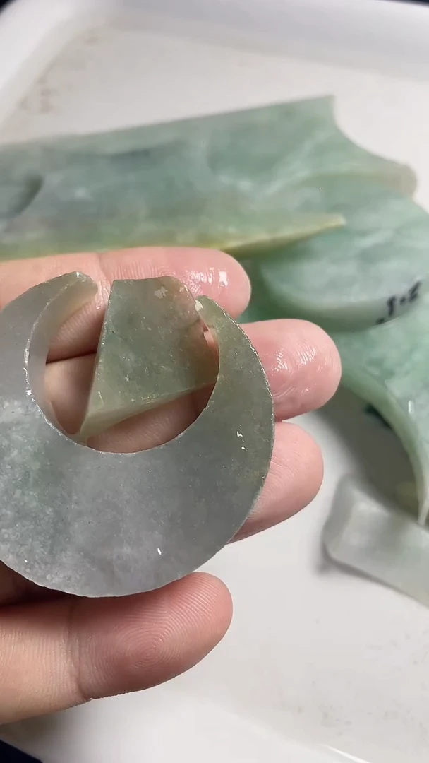 翡翠裸石保**长翡翠小边料
