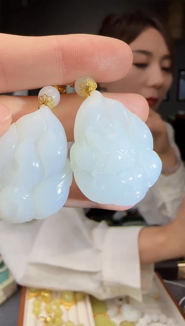 和田玉未镶嵌吊坠(不含链)1