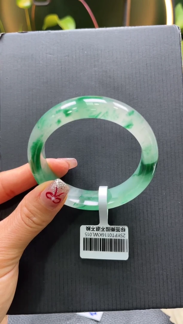 【闪购商品】石英质玉手镯未镶嵌+56+艳艳