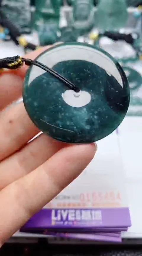 翡翠未镶嵌颈饰