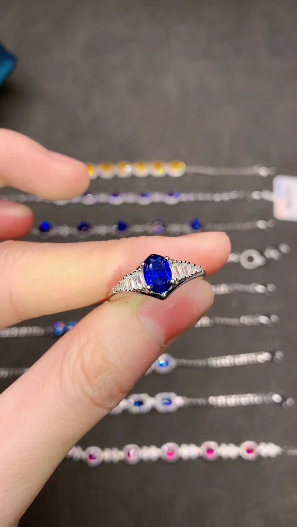 【闪购商品】蓝宝石戒指银S925镶嵌......