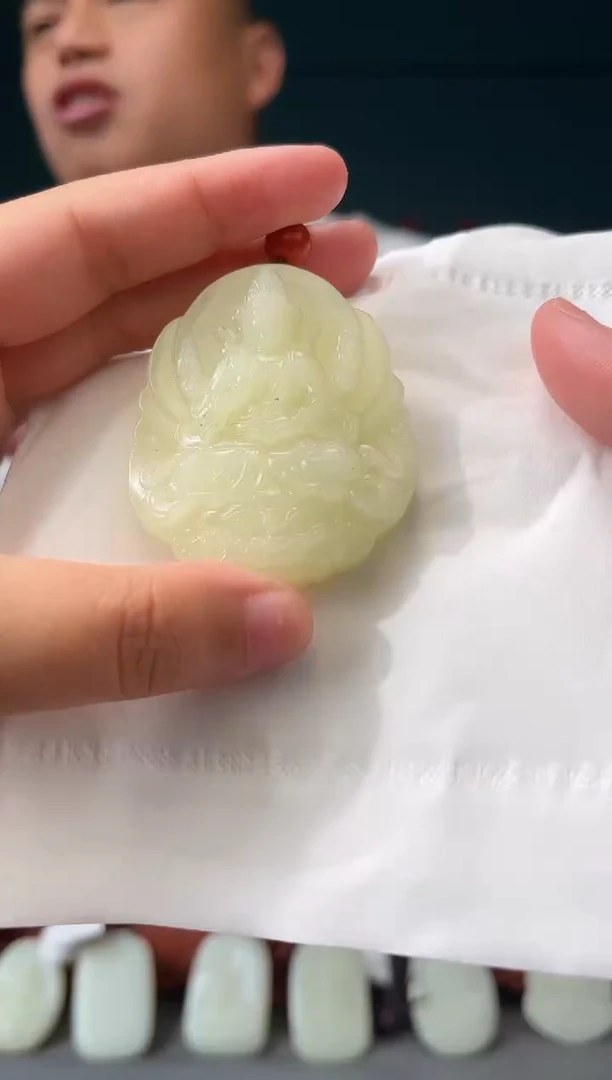 和田玉未镶嵌颈饰吊坠