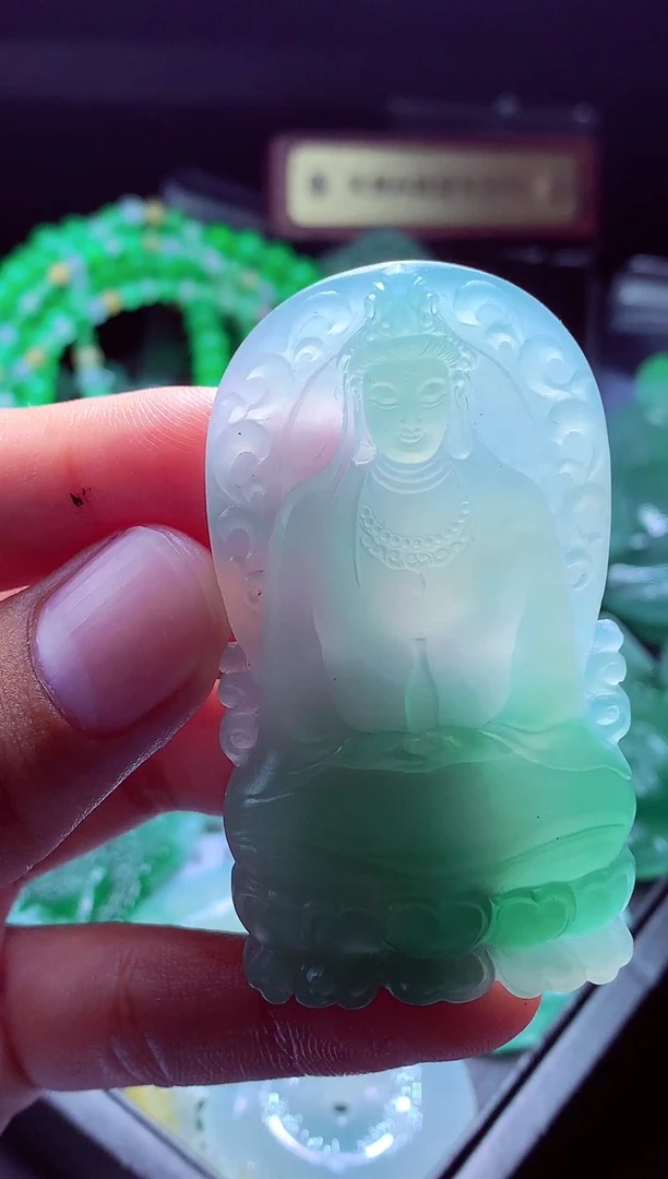 未镶嵌定制翡翠只***?翡翠毛货定制