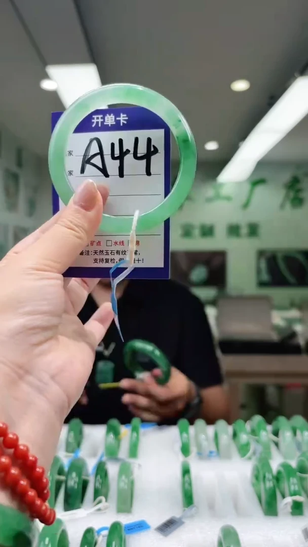 未镶嵌手镯石英质玉60+