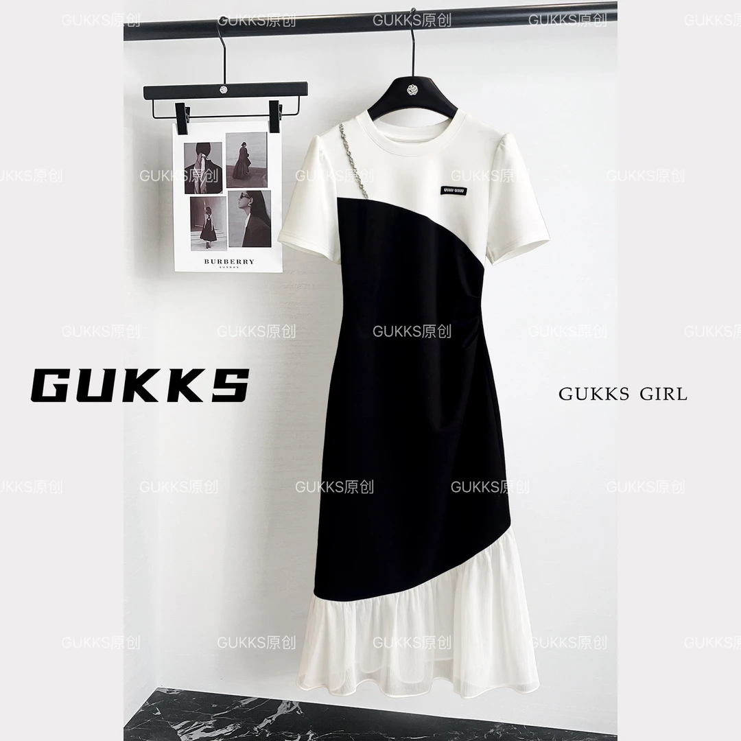 GUKKS/原创设计黑白拼接不规则剪裁短袖连衣裙GK771