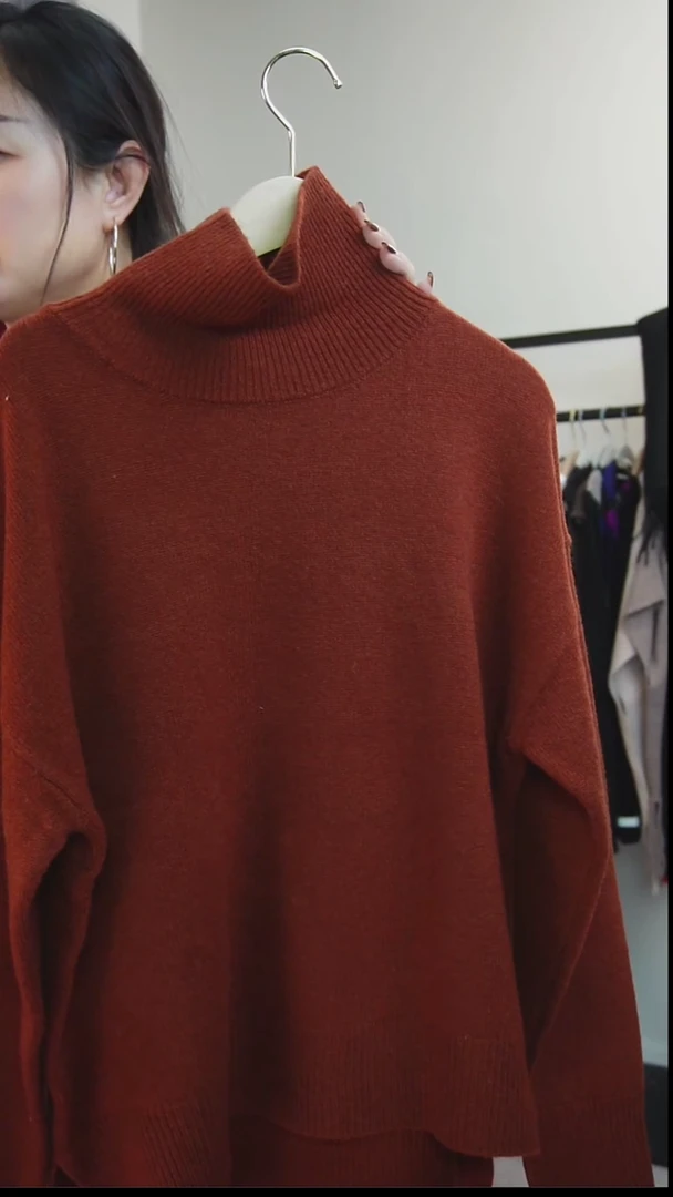 南瓜色高领羊毛毛衣