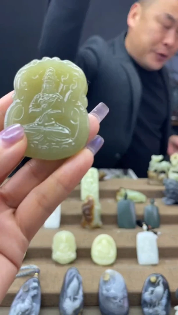 颈饰未镶嵌和田玉1