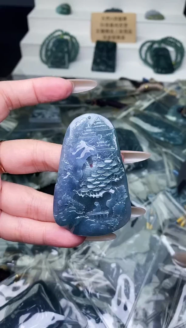 颈饰未镶嵌翡翠