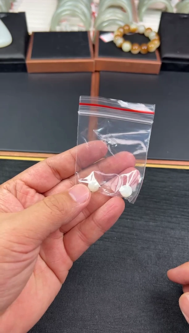 【闪购商品】和田玉手串未镶嵌且末微色差卡8单株