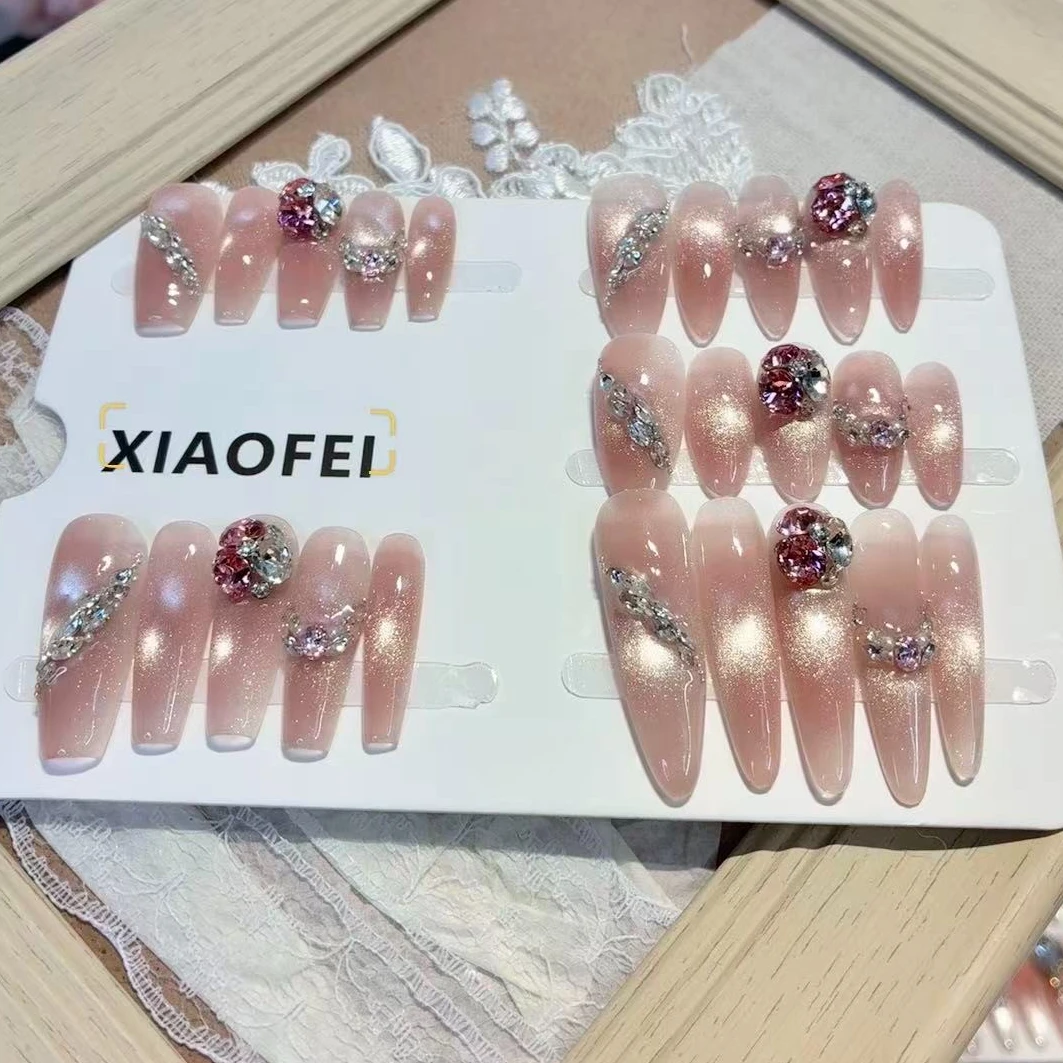 桃粉冰露—东洲钻绣球堆钻猫眼纯手工-显白秋冬穿戴甲