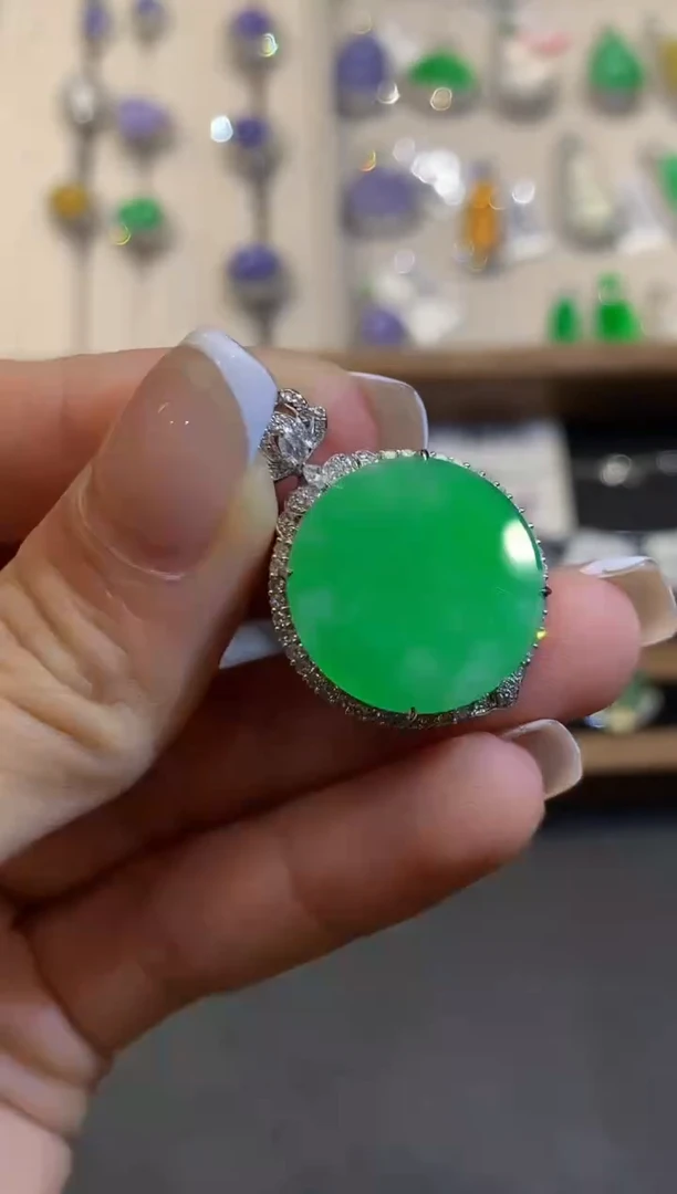 翡翠18K金镶嵌吊坠(不含链)SF3109多样性发其一