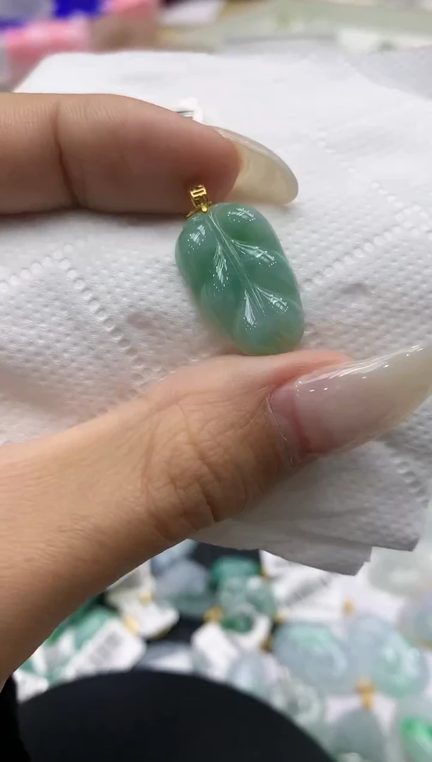 颈饰18K金镶嵌翡翠11111111111