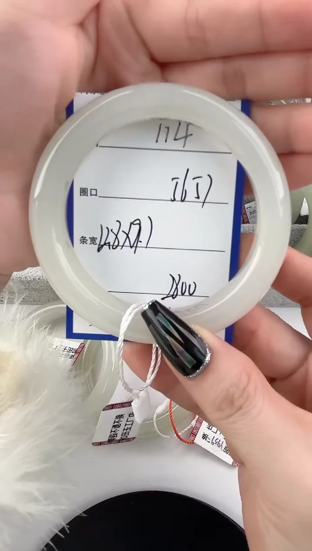 未镶嵌手镯和田玉114颜色微差无瑕疵