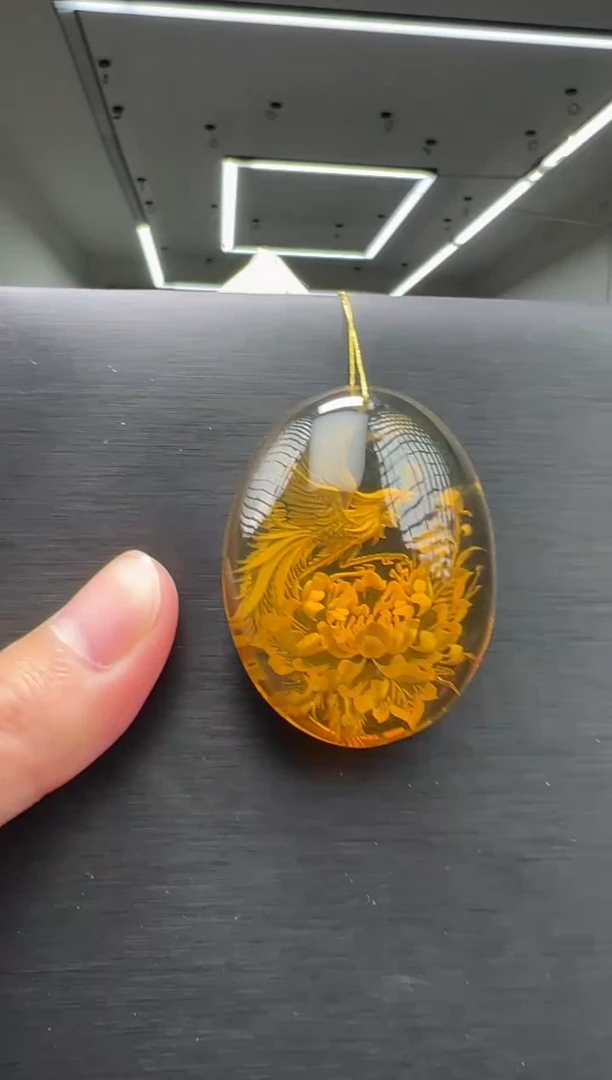 未镶嵌颈饰琥珀凤凰