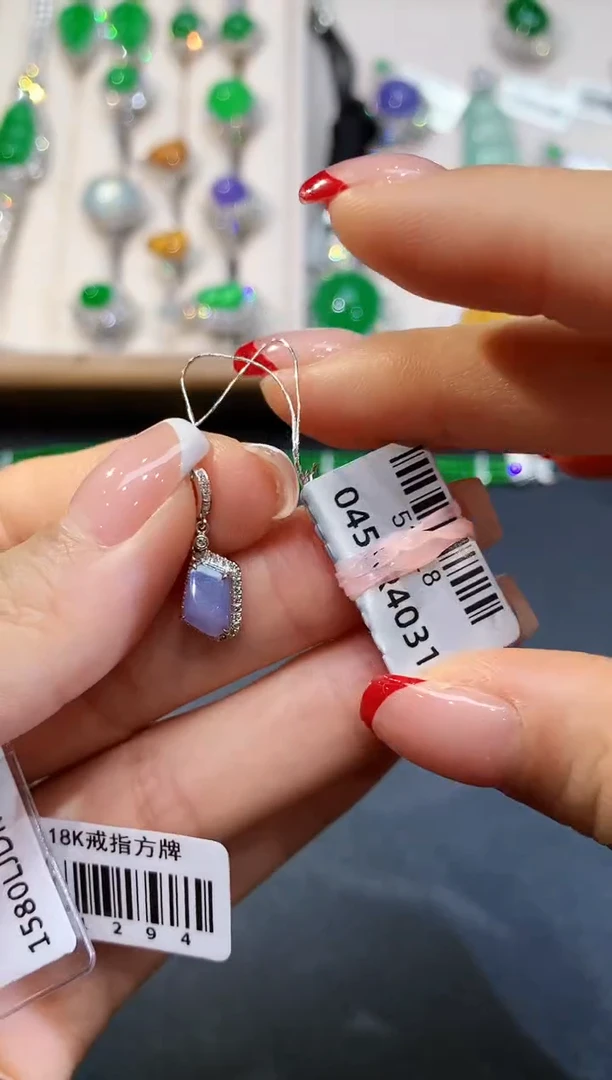 翡翠18K金镶嵌吊坠(不含链)SF52918多样性发其一