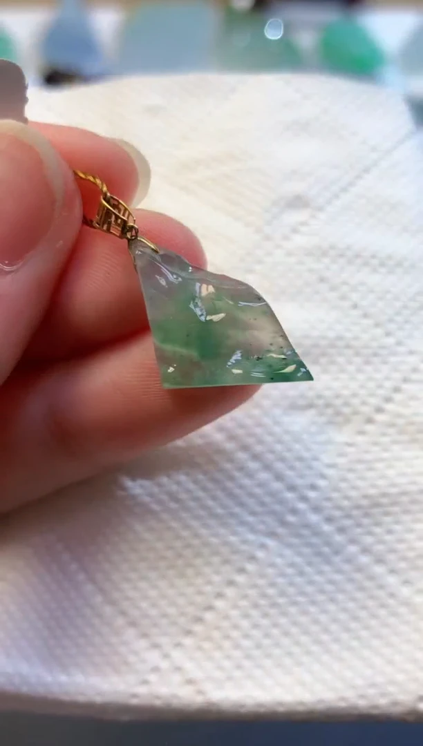 翡翠未镶嵌颈饰