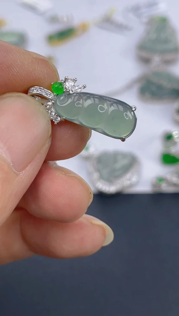 翡翠未镶嵌颈饰天然A货翡翠