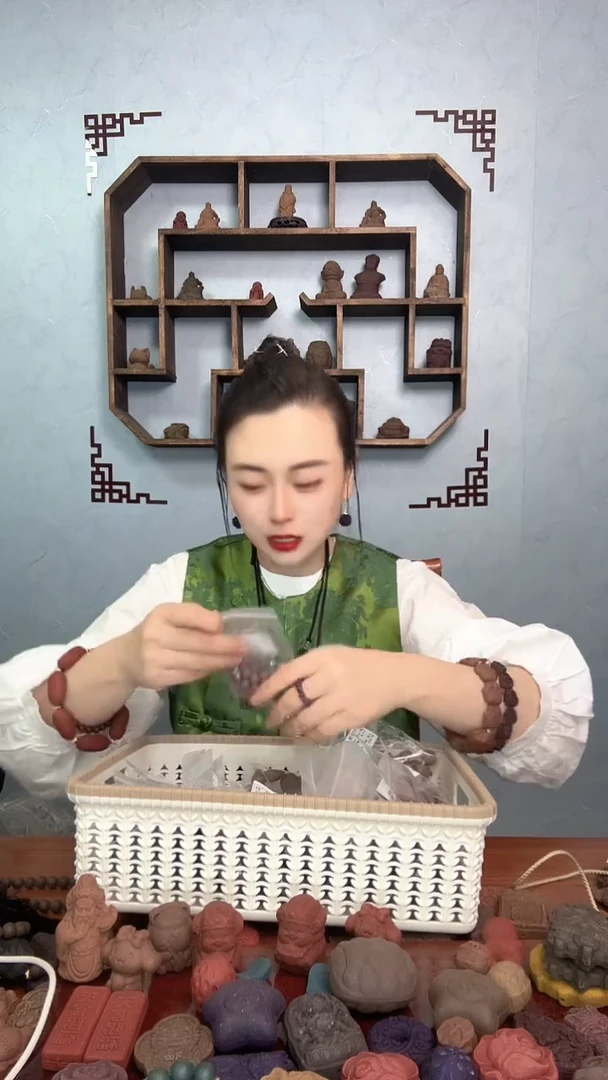 泥塑紫玉七白散包珠（30）