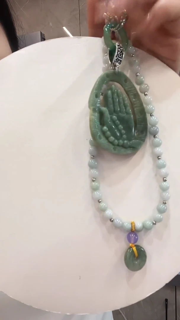 翡翠未镶嵌颈饰佛手