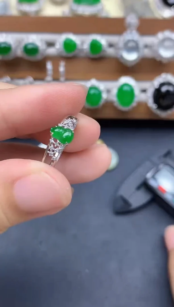 18K金镶嵌戒指翡翠355-中国好珍宝