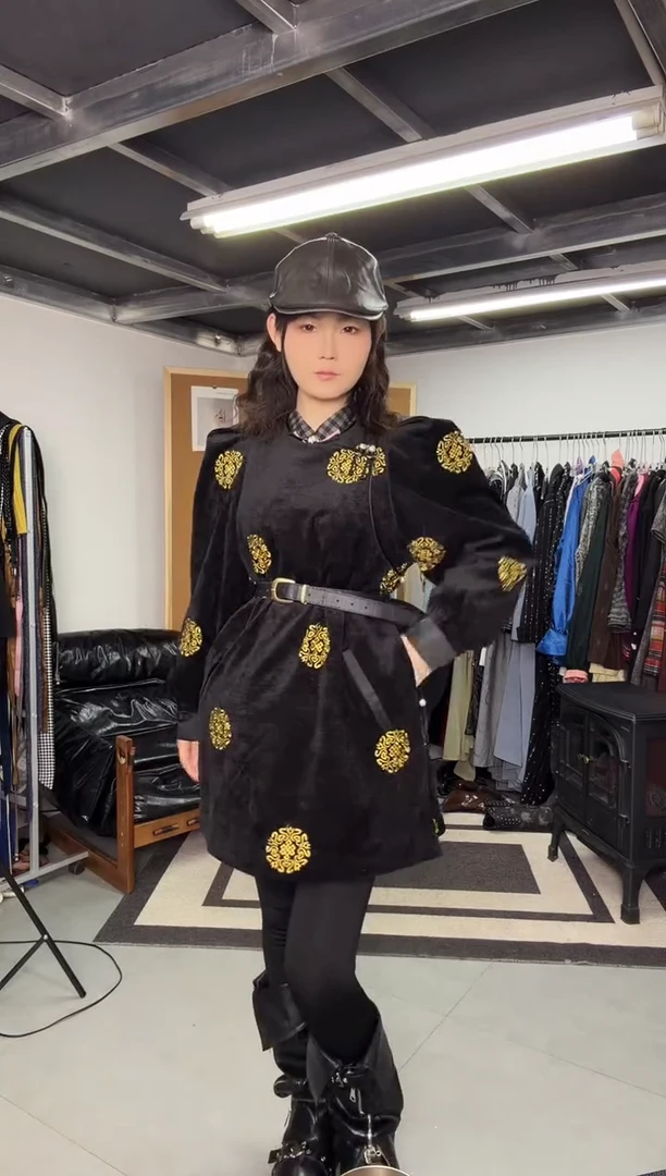 甜****?【希贵蒙古袍】 10号 150斤以下