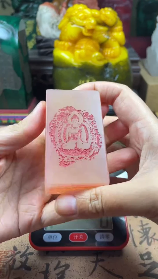 寿山石印石荔枝冻手牌佛造像如来