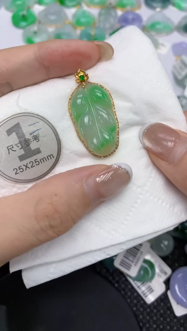 颈饰18K金镶嵌翡翠11111111