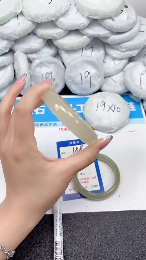 未镶嵌手镯石英质玉188/60