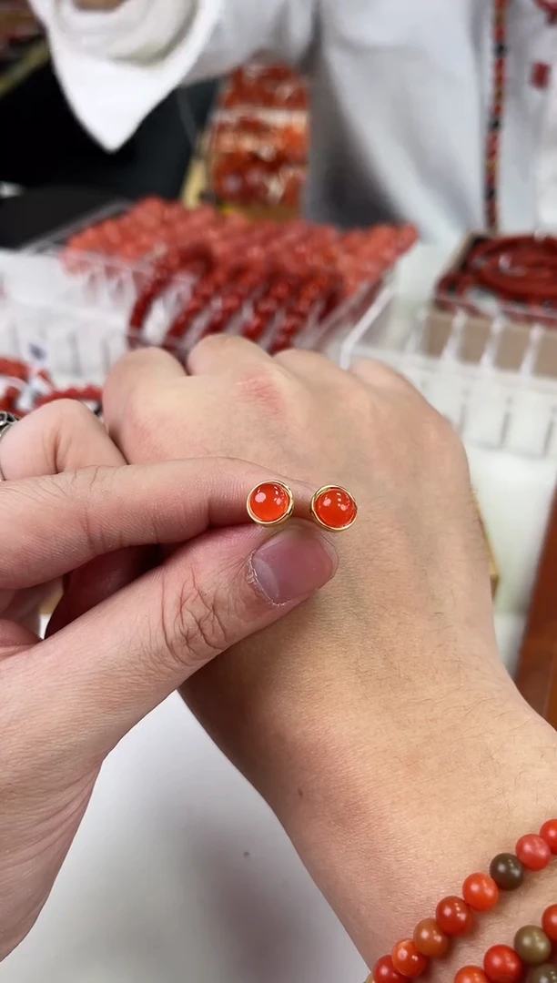 【闪购商品】南红玛瑙耳钉银S925镶嵌一对