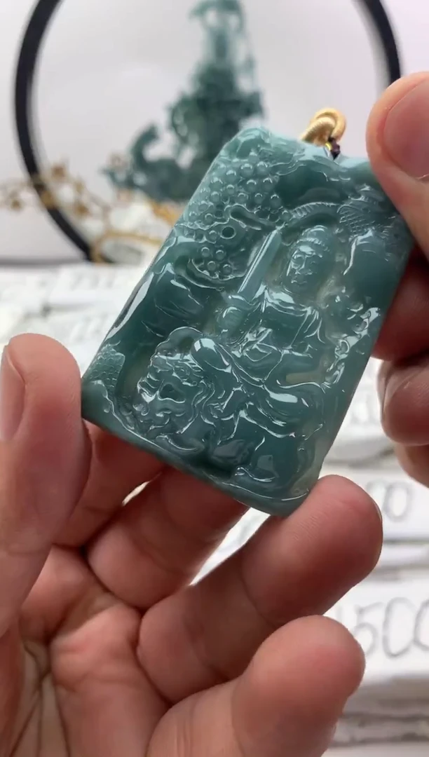 翡翠未镶嵌颈饰文殊