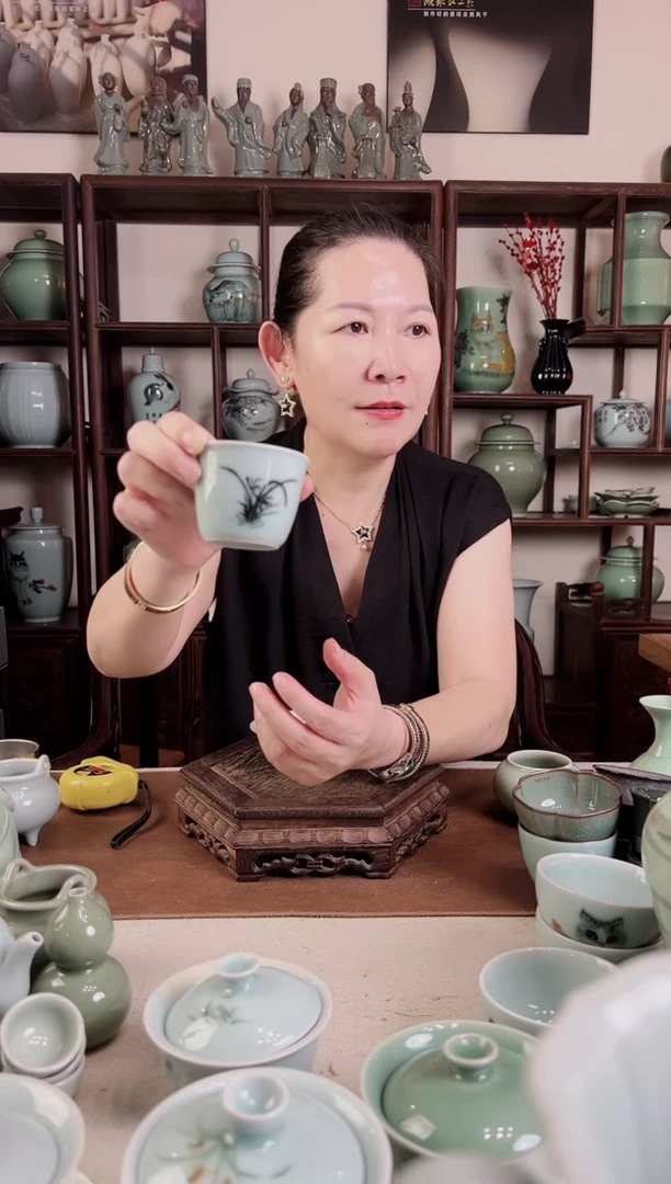 釉中彩 兰花画 直口杯