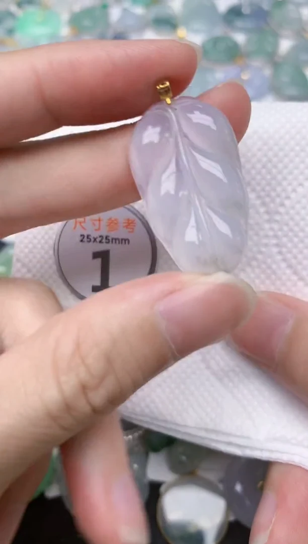 颈饰18K金镶嵌翡翠天然A货翡翠