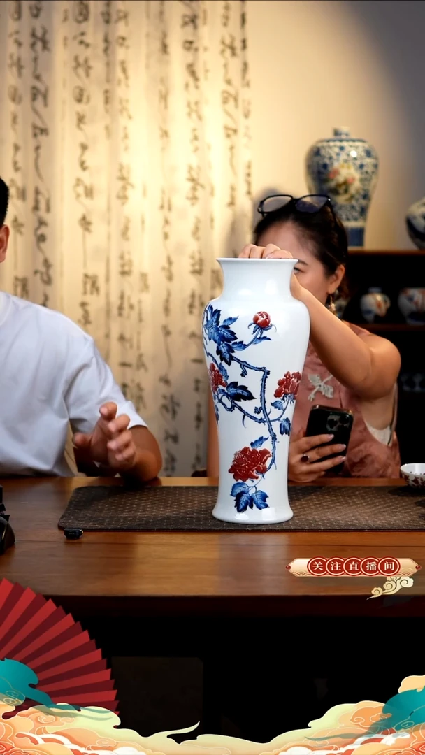 青花釉里红牡丹大花瓶