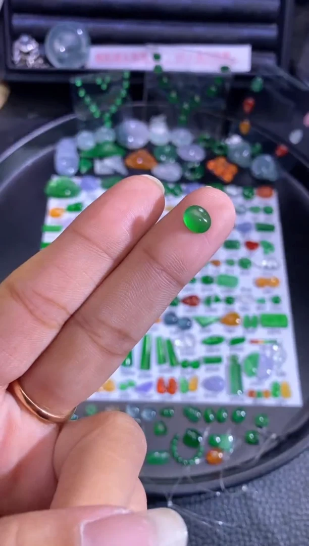 未镶嵌挂件翡翠蛋