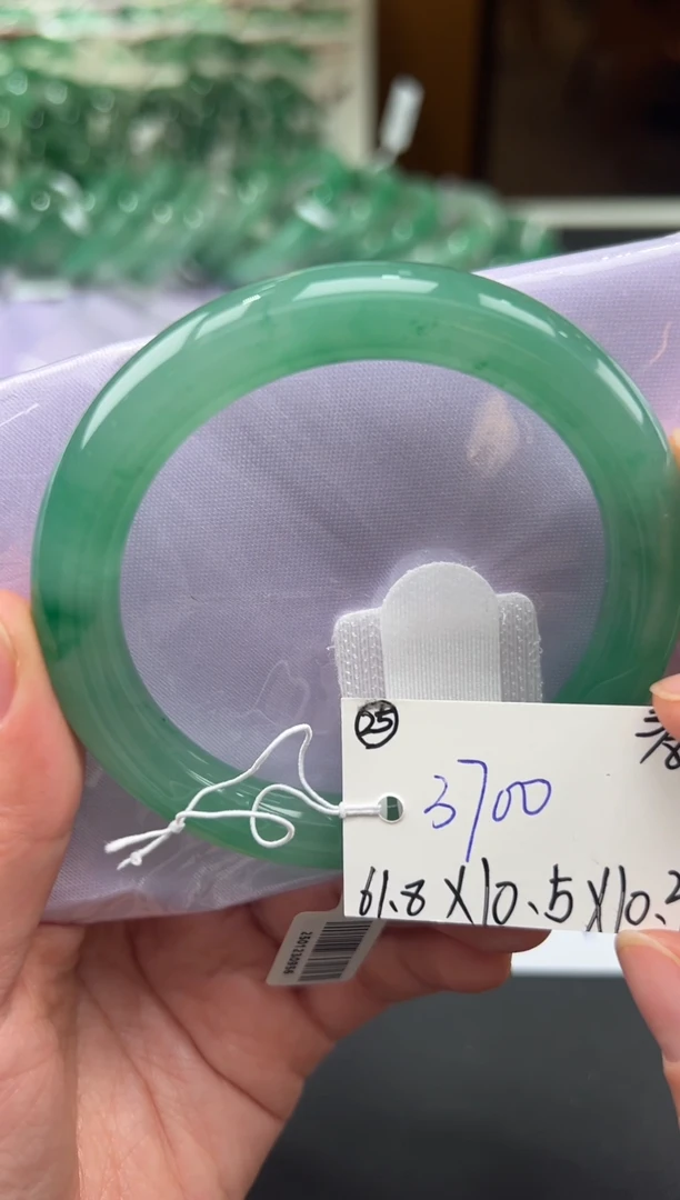 【闪购商品】石英质玉手镯未镶嵌非洲翠拍下联系小耳机看购买须知！
