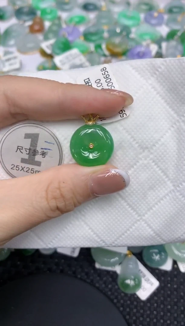 颈饰18K金镶嵌翡翠111111