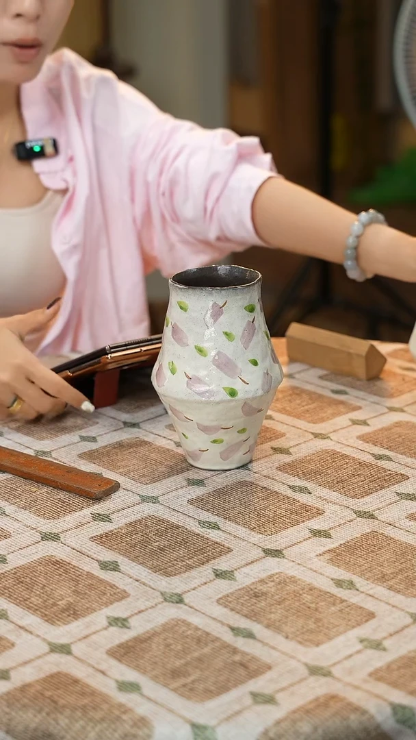 景德镇手工陶瓷花器（微瑕介意勿拍）