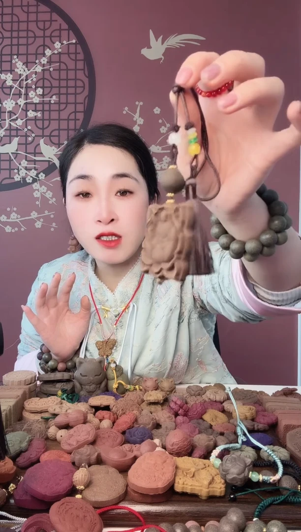 【闪购商品】泥塑揉肝明目莲花佛+归元珠子车挂