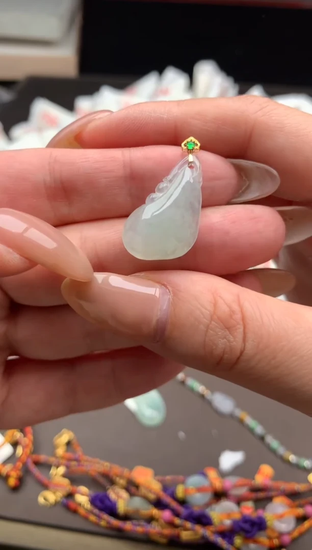 【闪购商品】翡翠挂件18K金镶嵌一