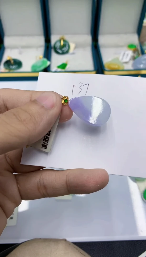 颈饰18K金镶嵌翡翠琴**欢翡翠