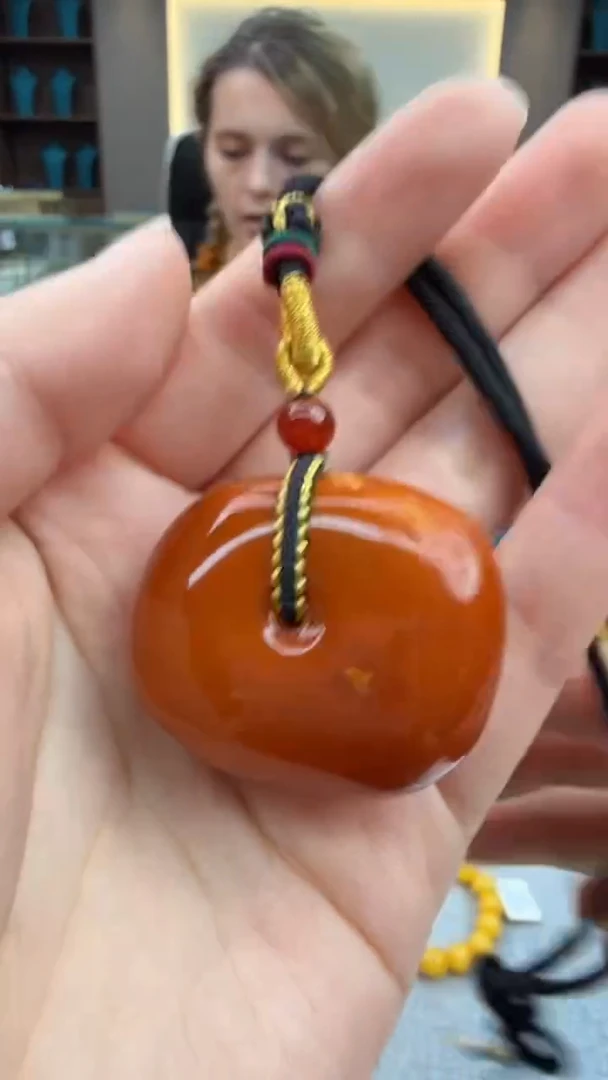 琥珀颈饰未镶嵌253秒拍号 假一罚三