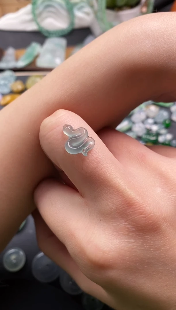 颈饰未镶嵌翡翠小蛇