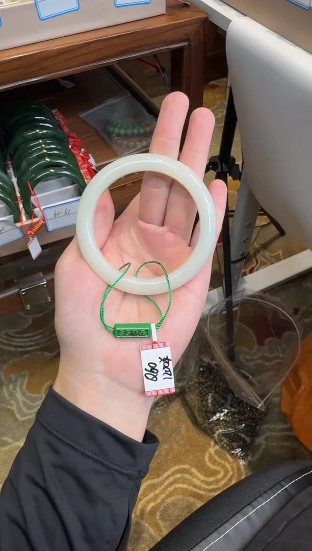 未镶嵌手镯和田玉60-