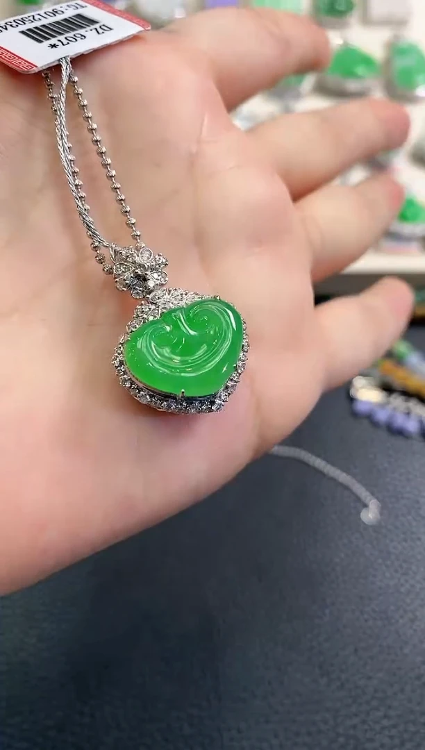 翡翠18K金镶嵌吊坠(不含链)春日珠宝 B52